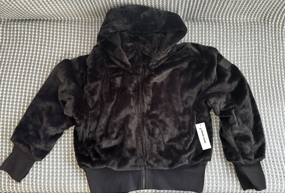 Ново яке DKNY Sport.