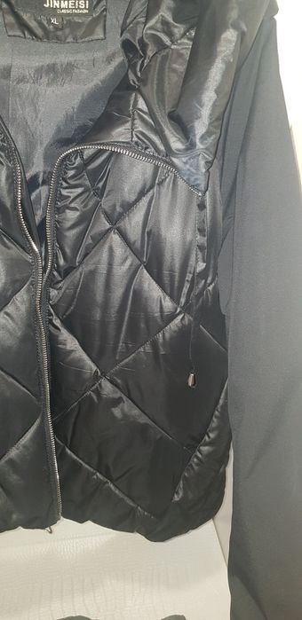 Продаю куртку осень весна