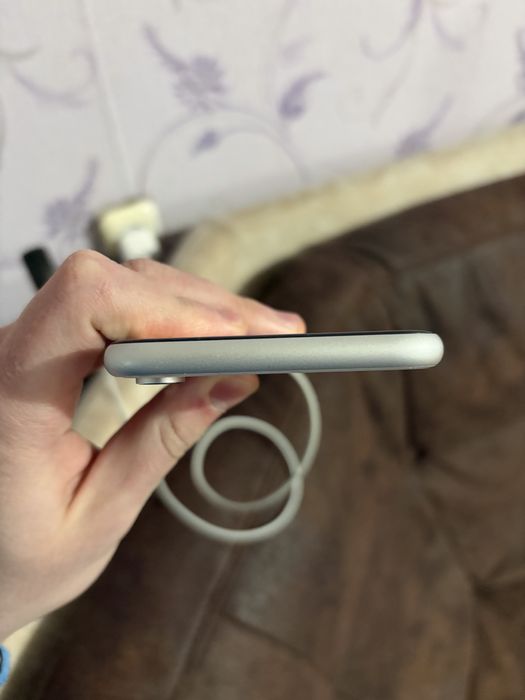 Продам iphone xr 64gb белый