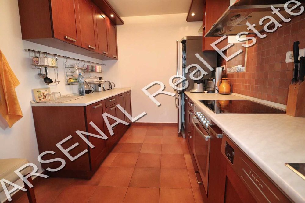 Дава се под наем Тристаен апартамент в София, Център - 140 кв.м за 1300 € - Снимка #1