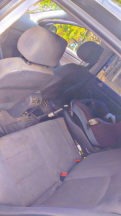 Volkswagen Golf 2004 diesel, 1.887 € — imagine 2