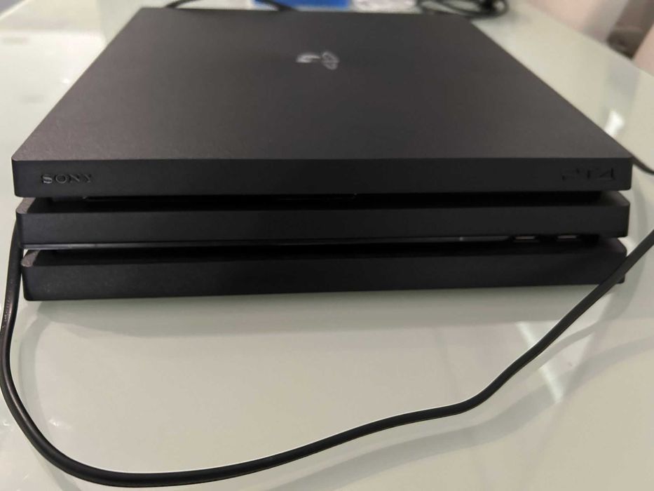 Consola SONY PlayStation 4 Pro, 1TB, Jet Black + joc FIFA20