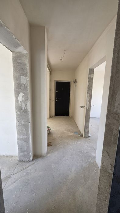 Comision 0! Etaj 1, living și bucătărie, baie, balcon, 2 dormitoare.