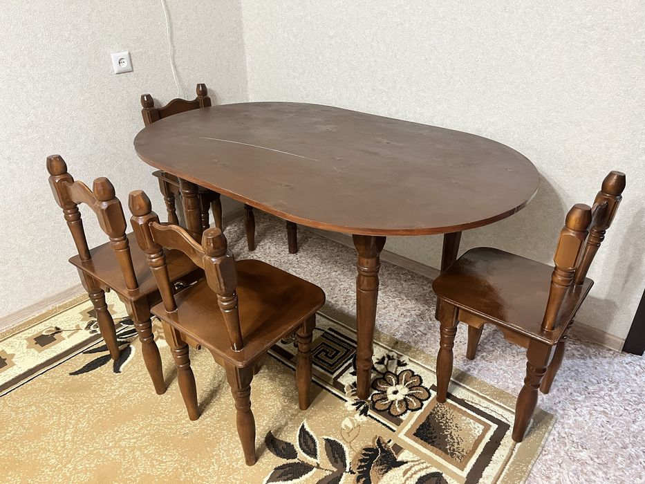 Стол обеденный со стульями