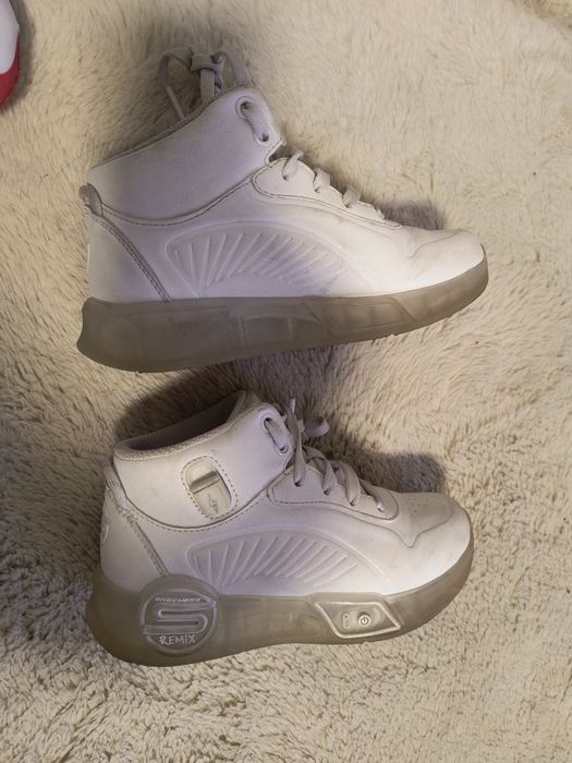 Adidași Sketchers gama Remix. Cu luminițe ce se aprind disco. Măr 32