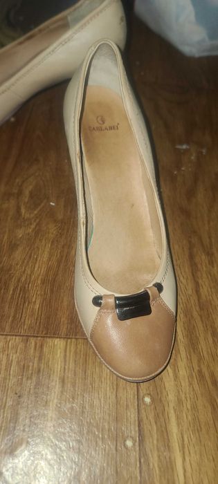 Sifatli charmdan bo'lgan oyoq kiyim