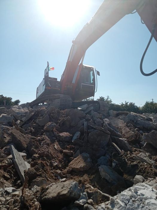 Inchriem excavator cu operator