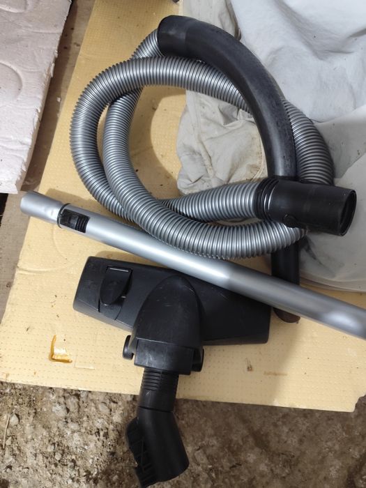 Vând aspirator Bosch Logo