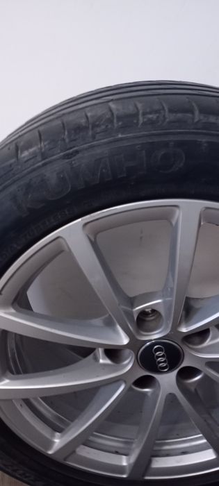 Продавам четири еднакви гуми втора употреба.Цена  80 евро.