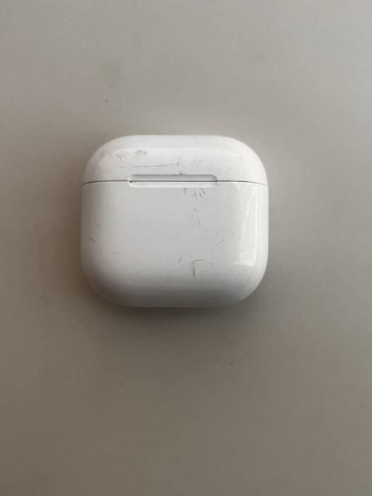 Продам AirPods 4 серии Оригинал