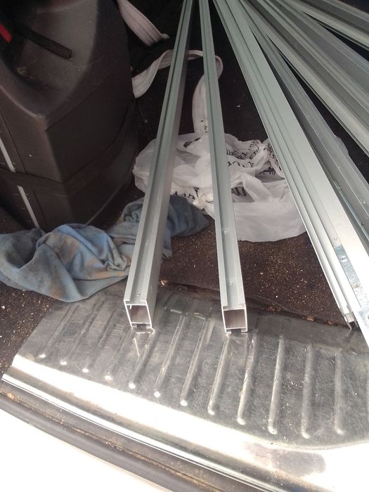 Vând profilele aluminiu