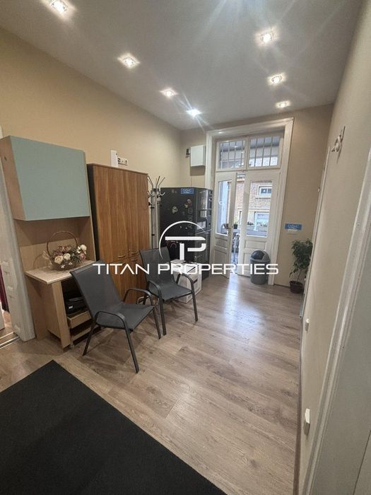 Дава се под наем Офис в Бургас, Център - 35 кв.м за 255 € - Снимка #2