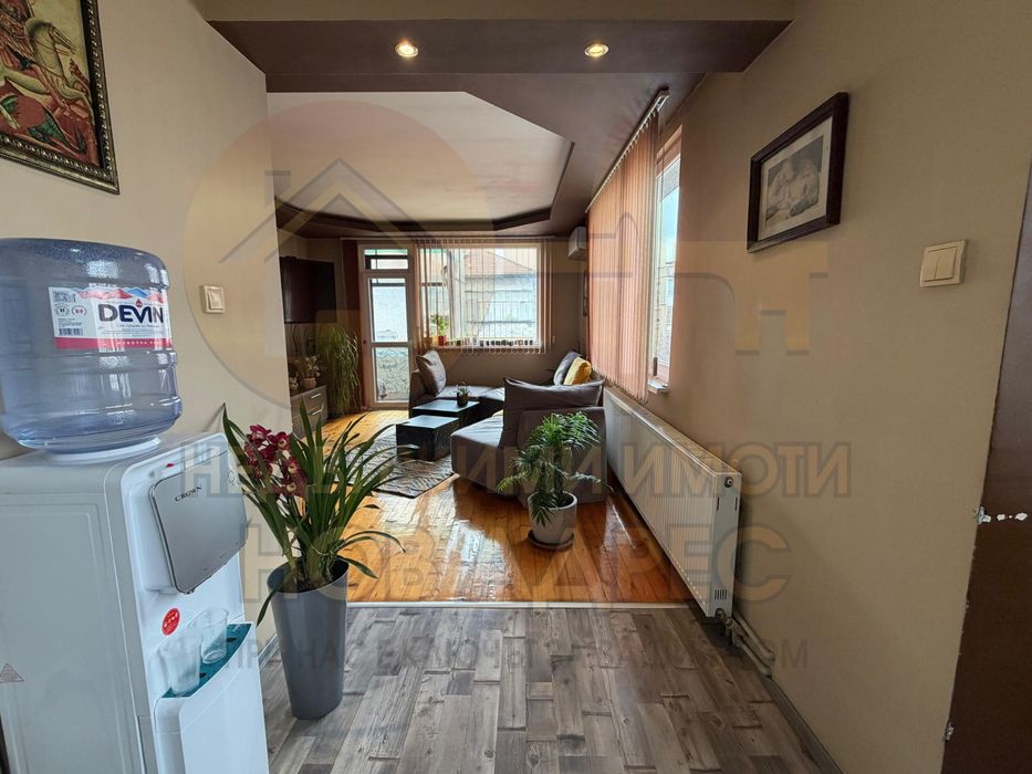 Многостаен Тухлен Апартамент с Гараж ,Газифициран и Обзаведен ,Център