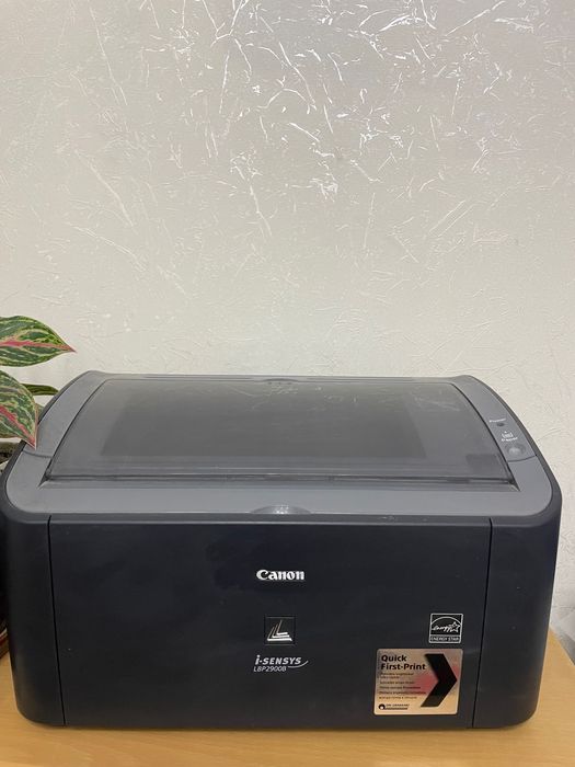 Компьютерный стол, системный блок, монитор, звуковая система, принтер