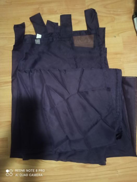 Perdele de culoare mov sint 4 buc.a cite 20 lei buc