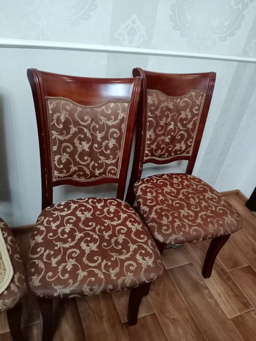 Стулья коричневые