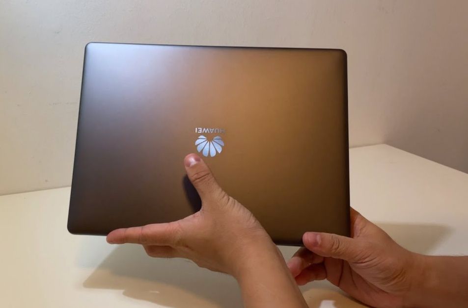 Huawei Matebook 13 Premium 270$ ga