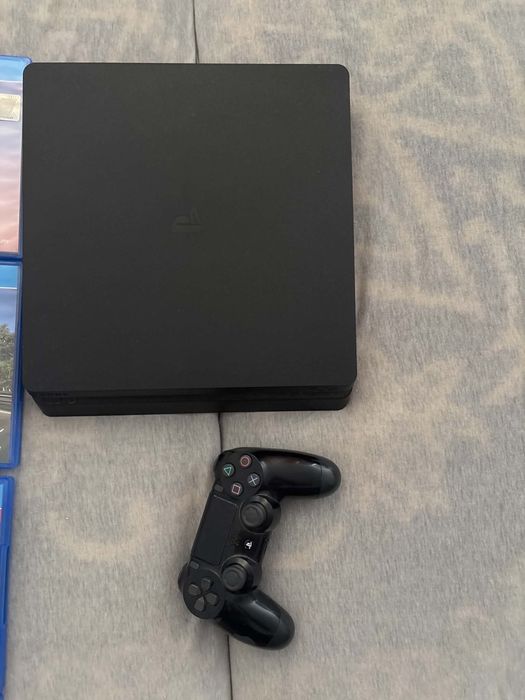 Vand Playstation 4,pret negociabil