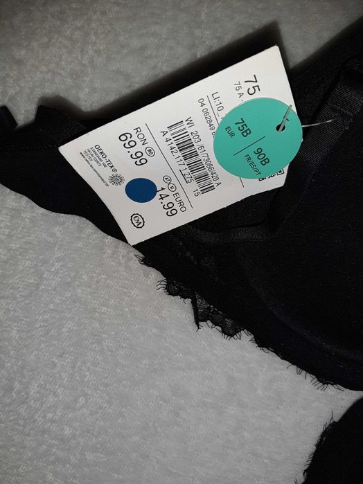 Sutien rosu cu dantela neagra NOU cu eticheta