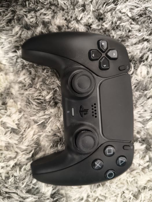 Vand PlayStation 5 achizitionat in anul 2023, impreuna cu 5 jocuri