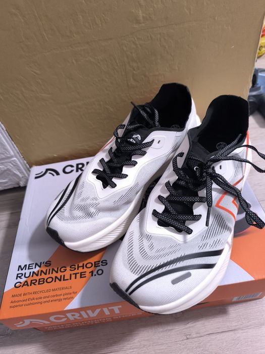 Карбонови обувки за бягане  crivit
