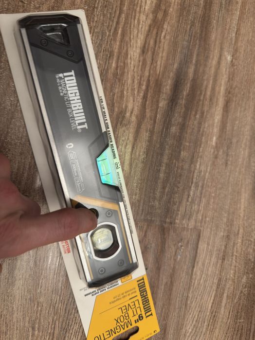Уровень tough built 9 in magnetic lit box level