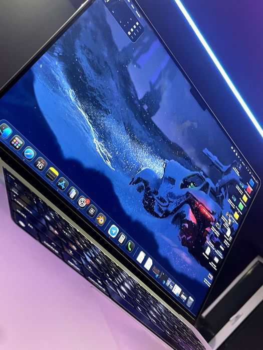 MacBook Pro 16-inch 16/512 20 coat ga yetadi quvati super laptop 10/10