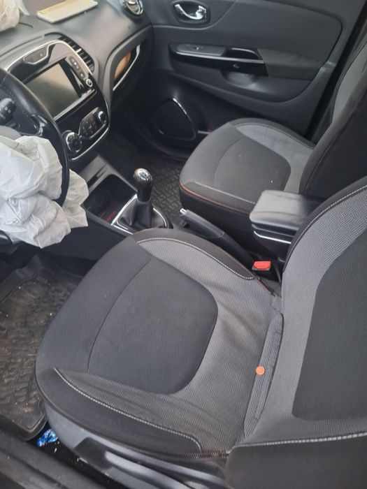 dezmembrez renault captur 1.5 dci