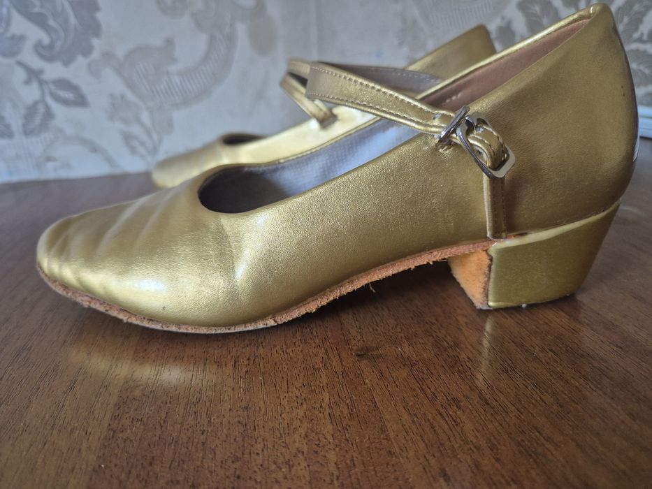 Продам туфли для танцев