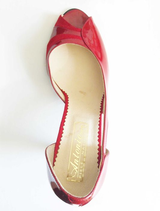 Pantofi de piele lacuita si piele intoarsa rosu cu toc subtire 39