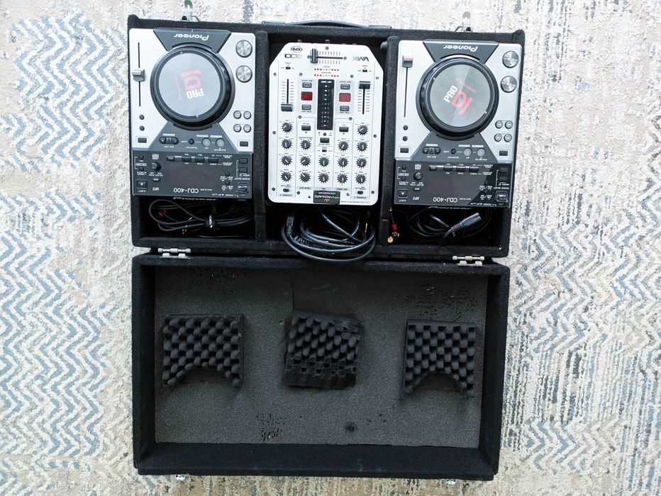 DJ сет 2x плеъра Pioneer CDJ-400 + миксер Behringer VMX 200 + куфар