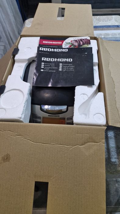 Мультиварка REDMOND RMC-M70 черный