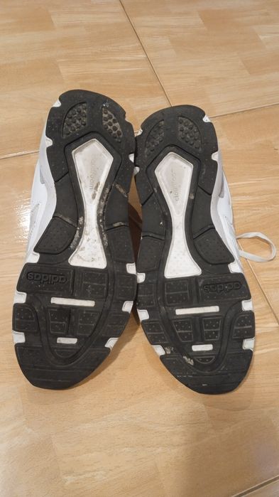 Pantofi sport Adidas Cloudfoam alergare, piele, talpa antisoc, Vietnam