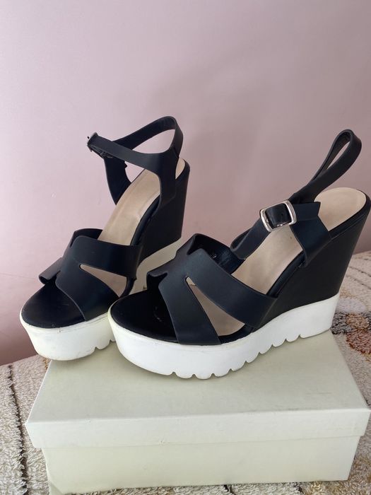 Дамски сандали на платформа