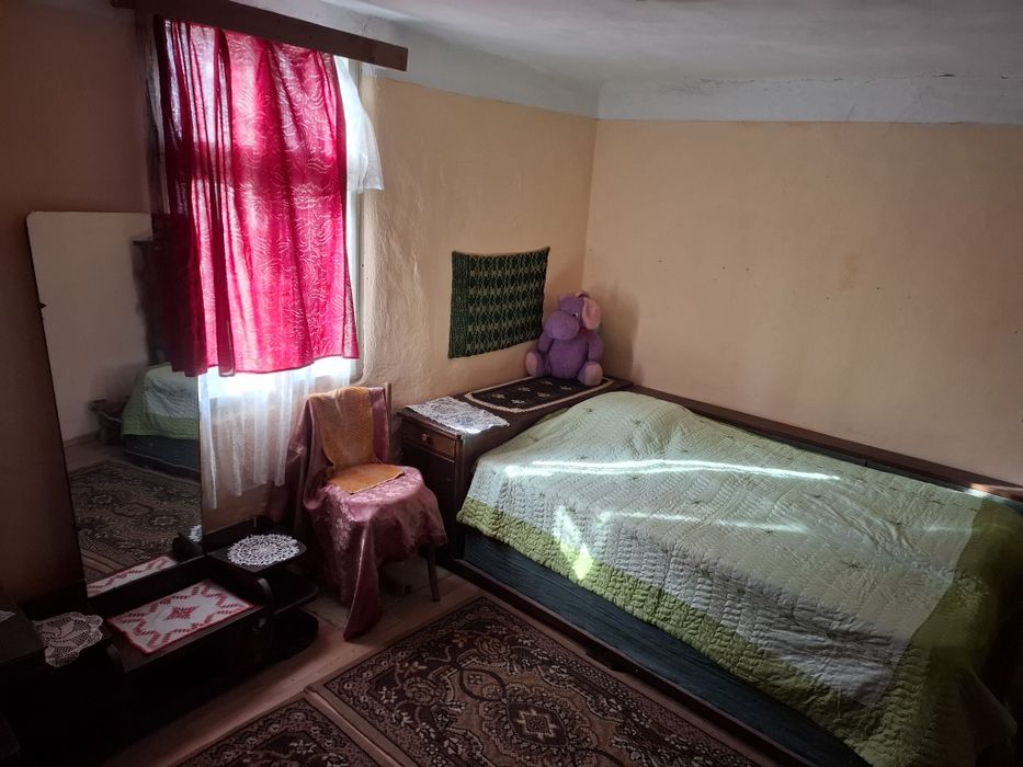 Casa la curte Lalosu  Portaresti Valcea de vanzare