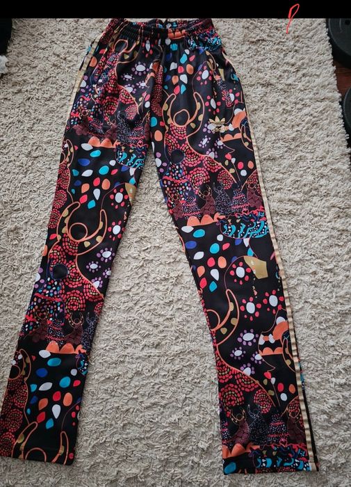 Pantalon Adidas colecția Farm