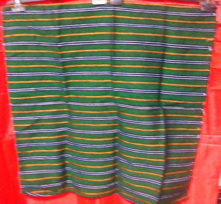 Продавам 5 неупотребявани,ръчно тъкани,вълнени покривки