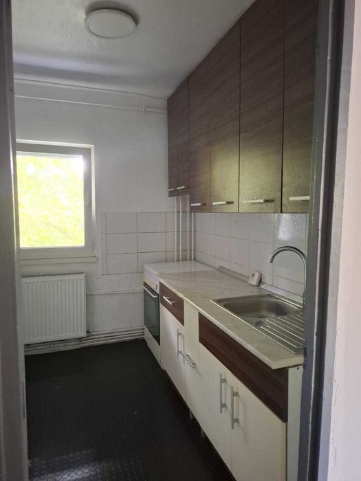 Inchiriez apartament 2 camere Decomandat la etajul 2