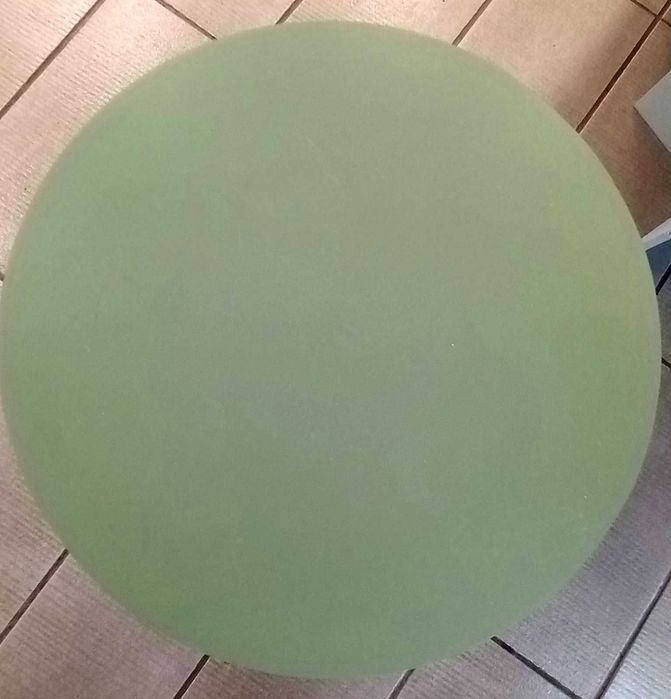 Зелена кръгла масичка Прибори Етажерка за колекционер Оливерник