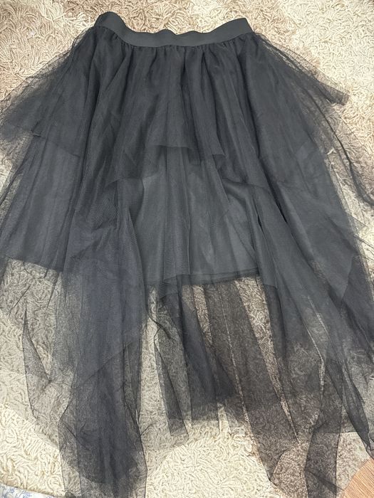 Қыз балаға юбка сатылады