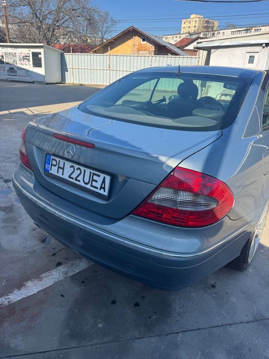 Vând Mercedes -Benz Clk 200-