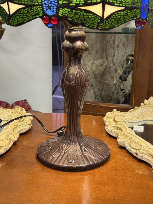 Lampa deosebita stil tiffany cu picior din metal