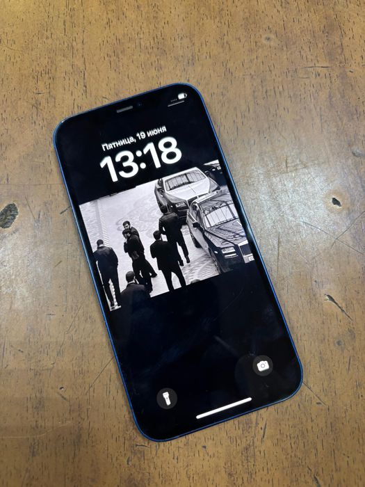 продам IPhone 12