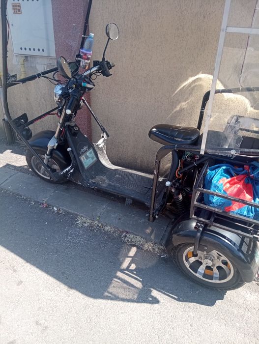 Scuter electric 3 roti