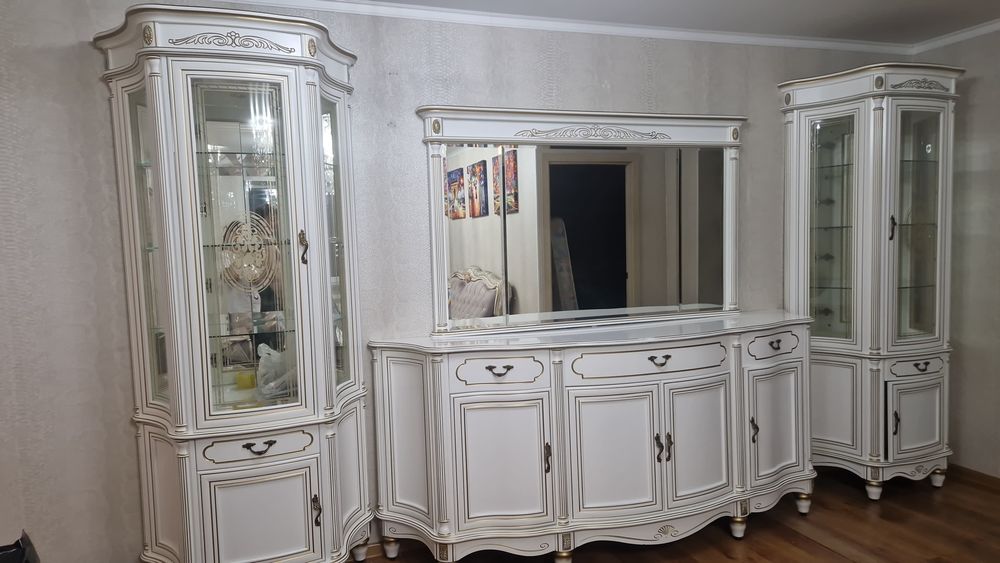 Комод, сервант, зеркало,