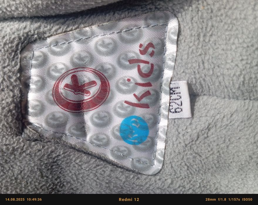 Продам комбинезон зимний на девочку.