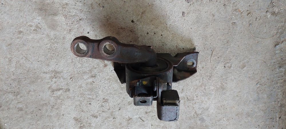 Подушка двигателя мазда 323