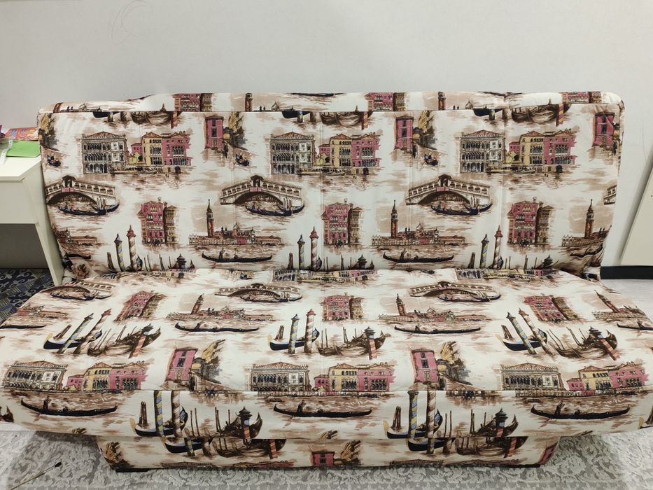 Продаётся диван.