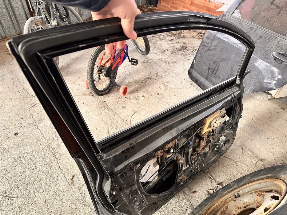 Дверь ниссан тиида