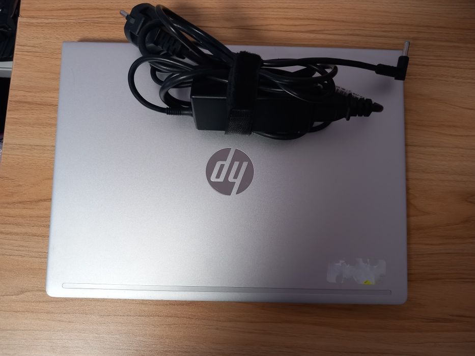 Продавам лаптоп HP Probook 430 G7 с Тъчскрийн (ПЕРФЕКТЕН)